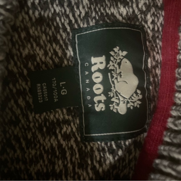 Roots Canada Vintage UNISEX Gray and Red Crewneck Sweater - Picture 3 of 4
